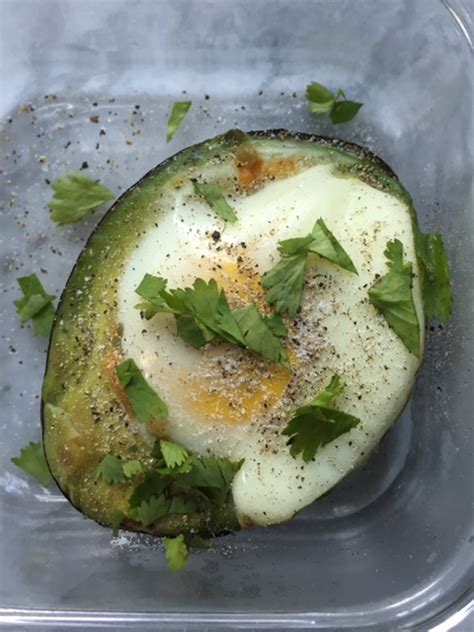 Baked Avocado Egg – Yoga Food & Mood