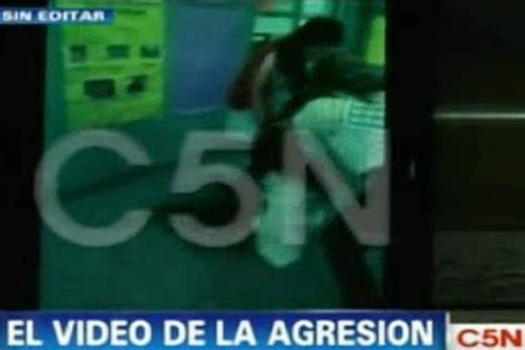 Violencia escolar el video de la agresión a una alumna dentro de un