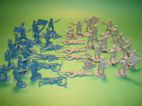 American Civil War Union And Confederate Plastic Soldiers Set