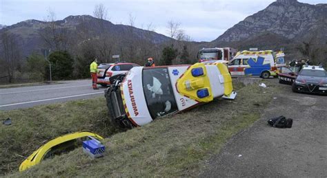 Incidente A Bologna Ambulanza Finisce Fuori Strada Morta Enne Che