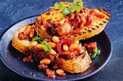 Baked beans on toast | Bachelor Recipes