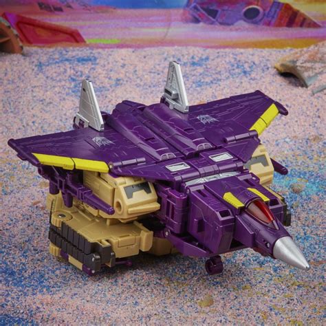 Transformers Toys Generations Legacy Series Leader Blitzwing Triple