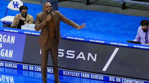 Jerry Stackhouse Impresses With Stylish Turtleneck Suit Vs Kentucky