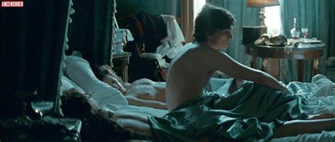 Naked Unknown in Chéri