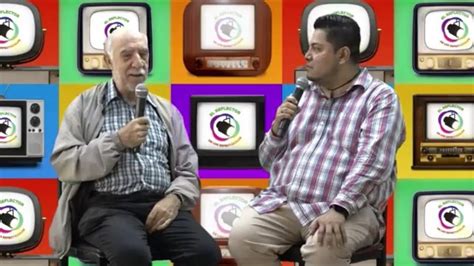 Entrevista Con Morris Savariego De Mujeres Que Compran Flores En El