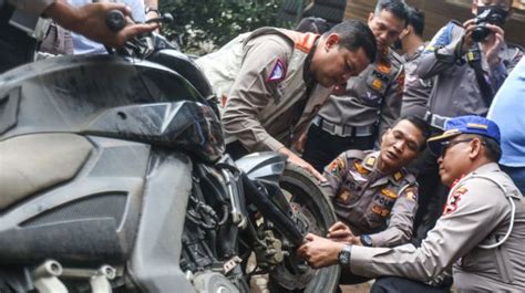 Tewas Ditabrak Jadi Tersangka Polisi Gelar Rekonstruksi Kecelakaan