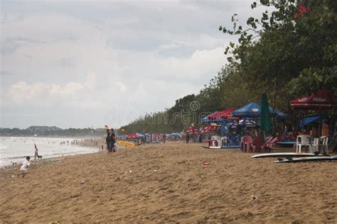 Playa En Bali Indonesia De Kuta Fotograf A Editorial Imagen De