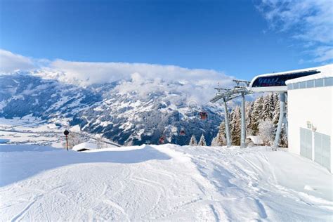 Kabelauto S In Het Skioord Hintertux Glacier In Oostenrijk Stock Foto