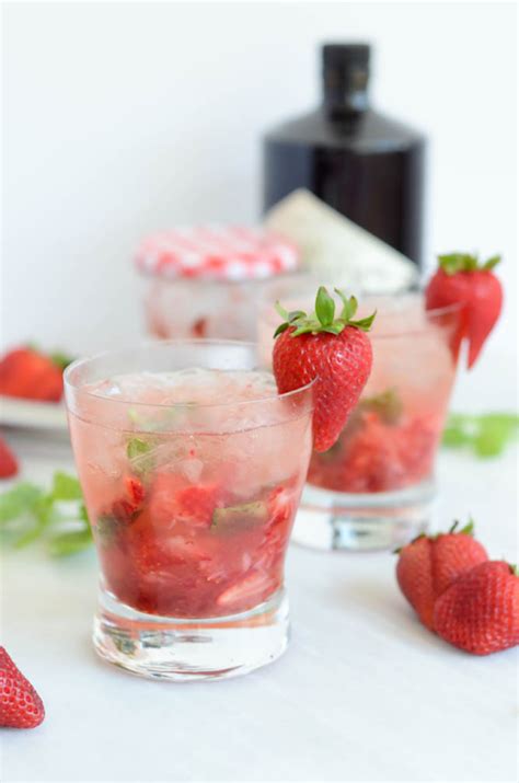 3 Minute Strawberry Gin Smash Cocktail Recipe