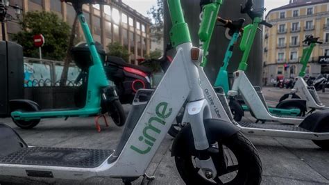 El Conductor De Un Coche Se Da A La Fuga Tras Atropellar A Un Patinete