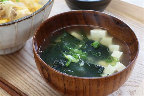 朝の定番、豆腐とわかめの味噌汁