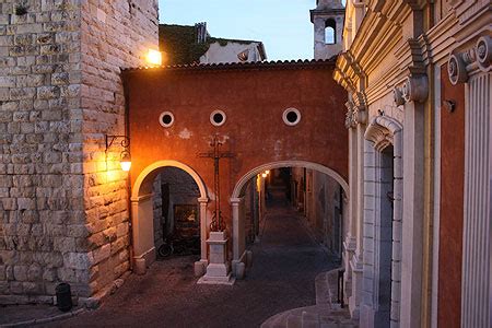 La vieille ville d Antibes Antibes Alpes Maritimes Côte d Azur