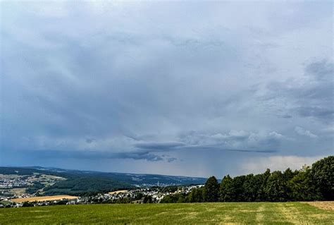 Warnung Starkes Gewitter Zieht Bers Erzgebirge