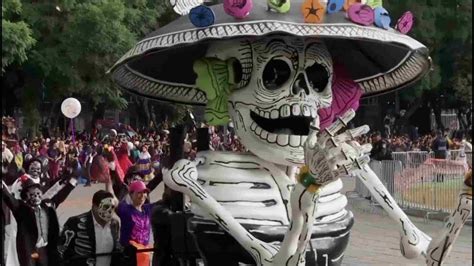 Towering Skeletons Join Dancers At Mexico Citys Day Of The Dead Parade Youtube