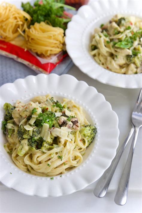 Pasta Alfredo Met Kip Uit De Keuken Van Fatima