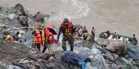 सिमलताल दुर्घटनाः भेटिएका १८ मध्ये १४ शवको सनाखत ४४ जना अझै वेपत्ता