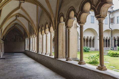 Bozen Franziskanerkloster Mit Kreuzgang Architettura Cancelli Foto