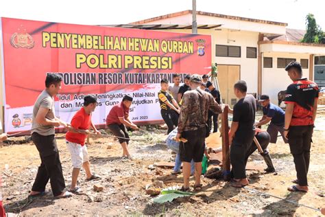 Kapolres Kukar AKBP Hari Rosena Membuka Acara Penyembelihan Hewan