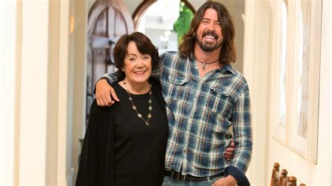 Dave Grohl Habla Sobre La Muerte De Su Madre Stereocien Digital