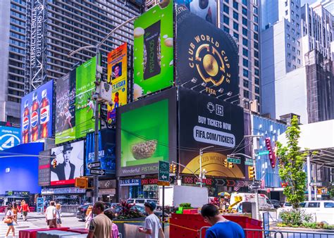 Out of Home Advertising Revenue Hits $2.86 Billion in Q2 2025: DOOH