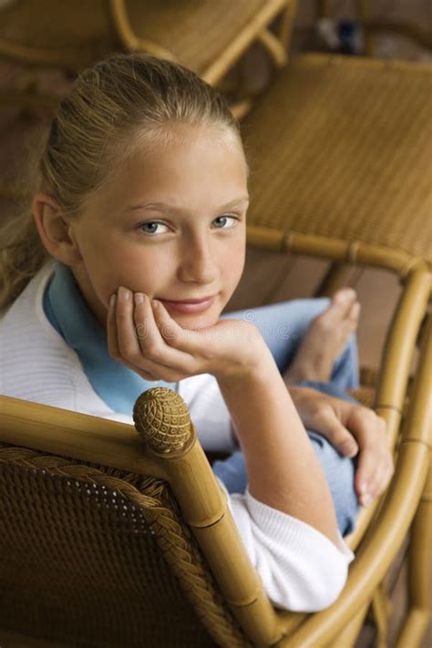 Portrait Dune Fille Mignonne De 8 Ans Image Stock Image Of Fille