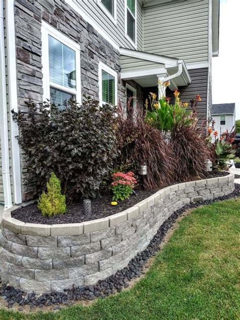 Lava Rock Landscaping: Prettying Up The Side Of The House With The G… | Landscaping with rocks ...