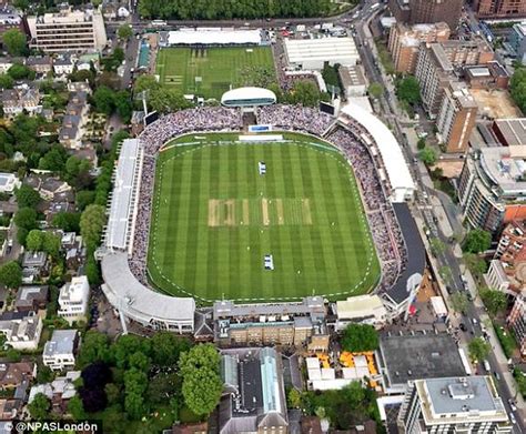 MS Dhoni visits Ranchi stadium, have a look at pitch for 3rd Test : r ...