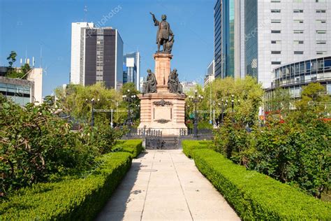 Monumento A Crist Bal Col N En El Paseo De La Reforma En La Ciudad De M