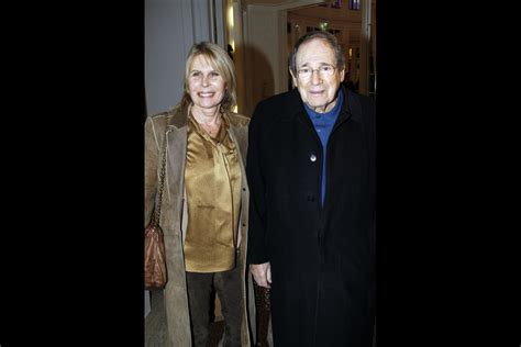 Photo Candice Patou et Robert Hossein lors d une séance de dédicace