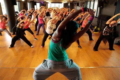 Los Beneficios De Practicar Zumba 2022 Cortaporlosano