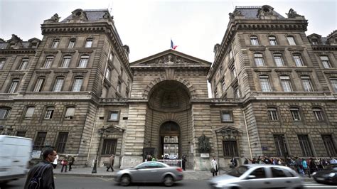 Attaque De La Pr Fecture De Police De Paris Cinq Interpellations Dans