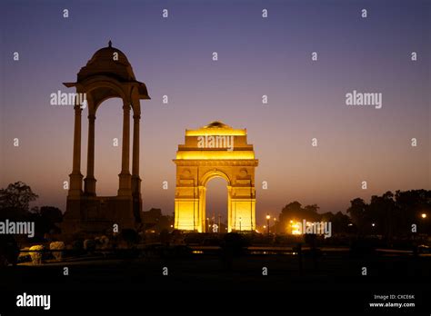 Night view of India Gate in Delhi, India Stock Photo - Alamy