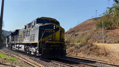 Super Trem De Min Rio Vazio Vag Es E Locomotivas Acelerando