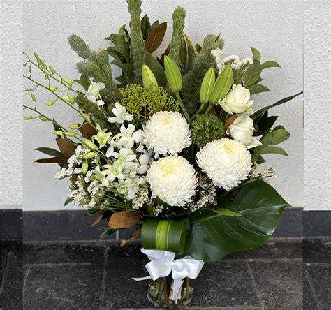 Glass Vase Flowers Delivered in Sydney | Angkor Flowers