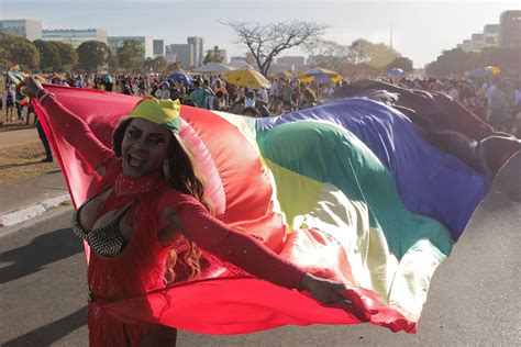 “dando Close Nas Cortes” Pesquisa Investiga Discursos Sobre Travestis Nos Tribunais Da América