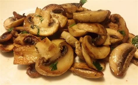 Funghi Champignon Trifolati In Padella Con Immagini Ricette