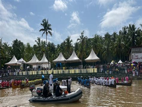 Indian Navy Rescues Race Participants After Boat Capsizes In Keralas