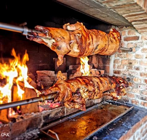 Pecena Prasetina Jagnjetina Piletina Rostilj Corbe Meso I Suhomesnati