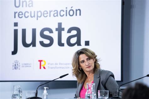 Ribera busca ahora cómo frenar la sobrerretribución de las renovables