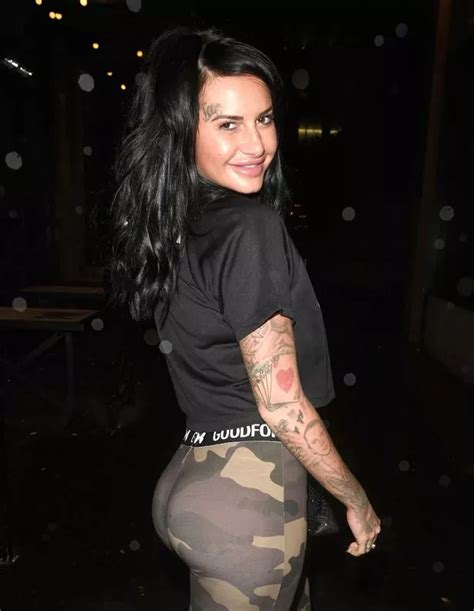 Jemma Lucy Shows Off Bubble Butt In Skin Tight Leggings After