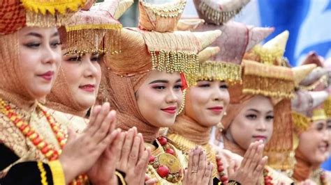 Sabai Nan Aluih Relevansi Simbol Keberanian Kaum Wanita Minangkabau