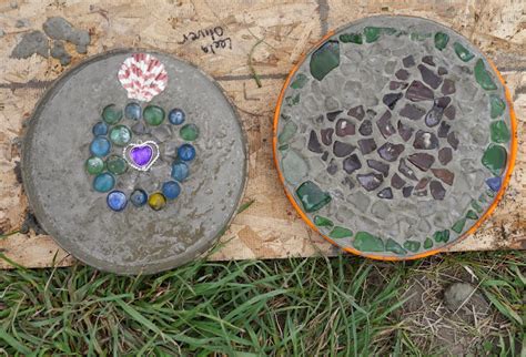 DIY Concrete Stepping Stones – Backwoods Mama