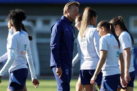 Contre La Colombie Les Bleues Version Hervé Renard Entament Leur