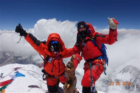 A Mount Everest Climb Often Takes Two Months Roxanne Vogel Just Did It