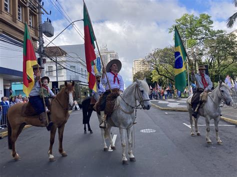 Desfile Farroupilha Celebra A Pluralidade Das Etnias Do Povo Ga Cho No