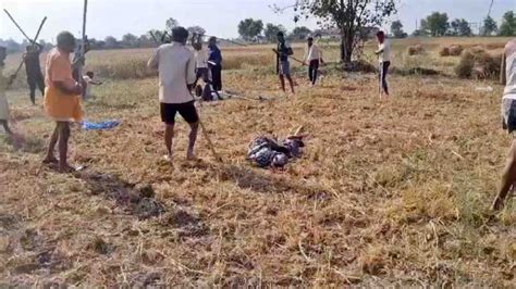 Kaimur News 9 People Injured In Fighting Between Two Parties Over Farm