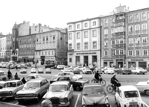 Hauptplatz Autos