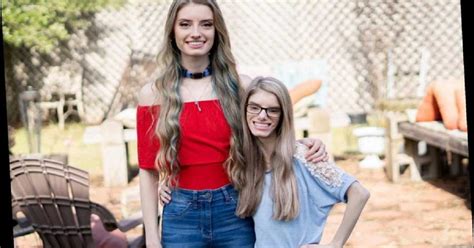 Two Sisters Are Identical Twins But One Of Them Has Dwarfism Small Joys