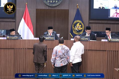 Lantik Anggota Kpu Kabupaten Puncak Yang Terindikasi Terlibat Parpol