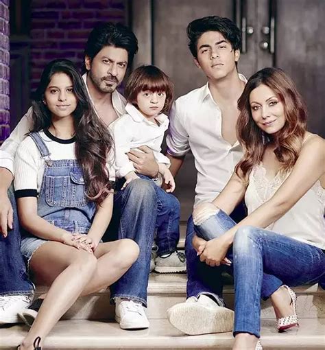 Shah Rukh Khan Gauri Khan Aryan Suhana And Abram Snapped For The